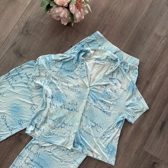 Taylor Swift 1989 Taylor's Version Wildest Dreams Blue Cloud PJ Set - Picture 3 of 8